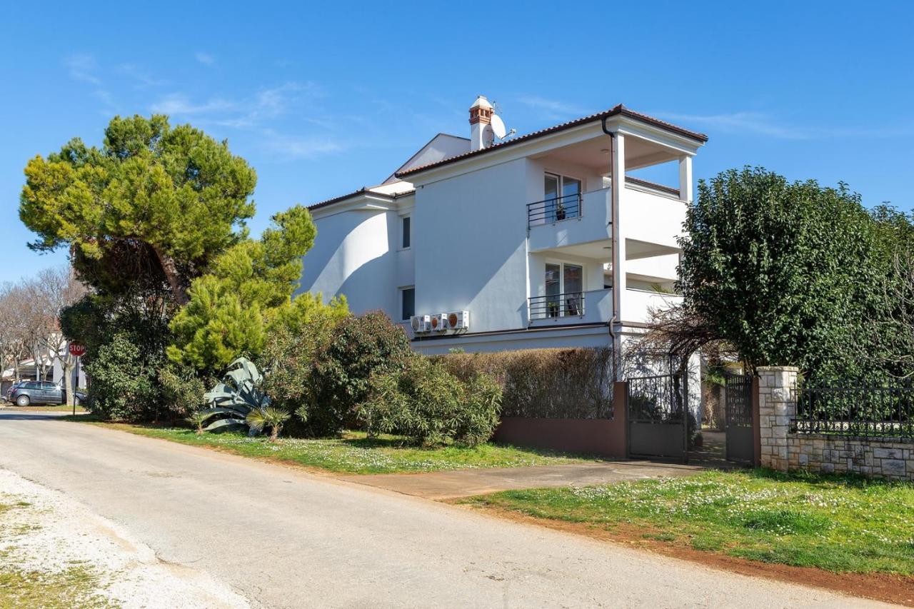 Holiday Apartment Suzana Ρόβινι Εξωτερικό φωτογραφία
