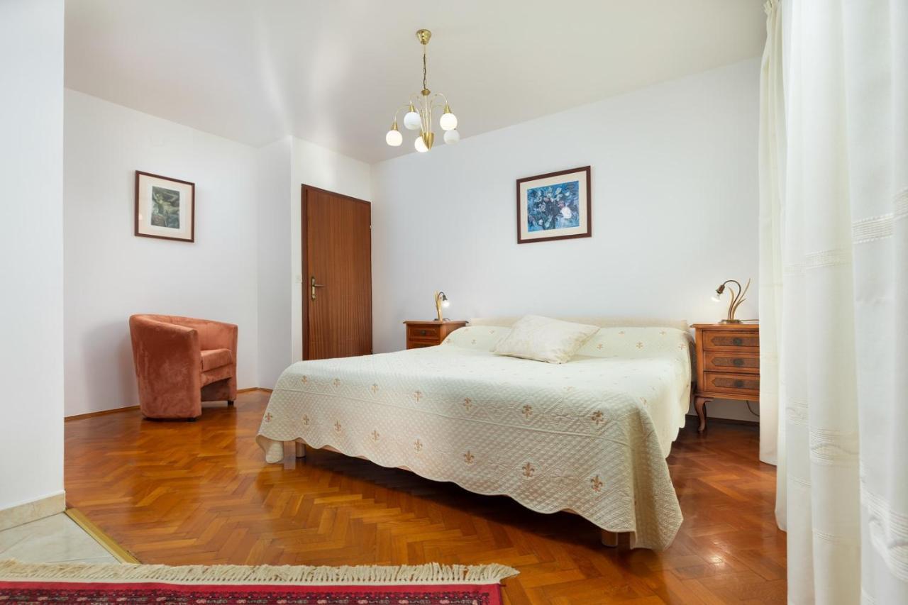 Holiday Apartment Suzana Ρόβινι Εξωτερικό φωτογραφία