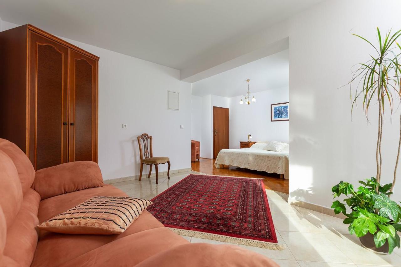 Holiday Apartment Suzana Ρόβινι Εξωτερικό φωτογραφία